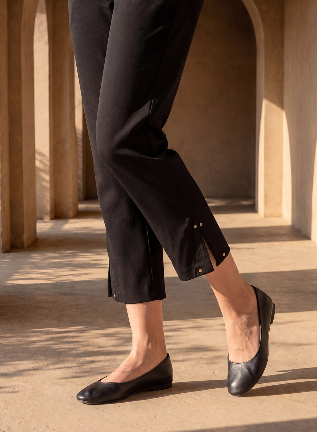 Black Straight Fit Cotton blend Capri