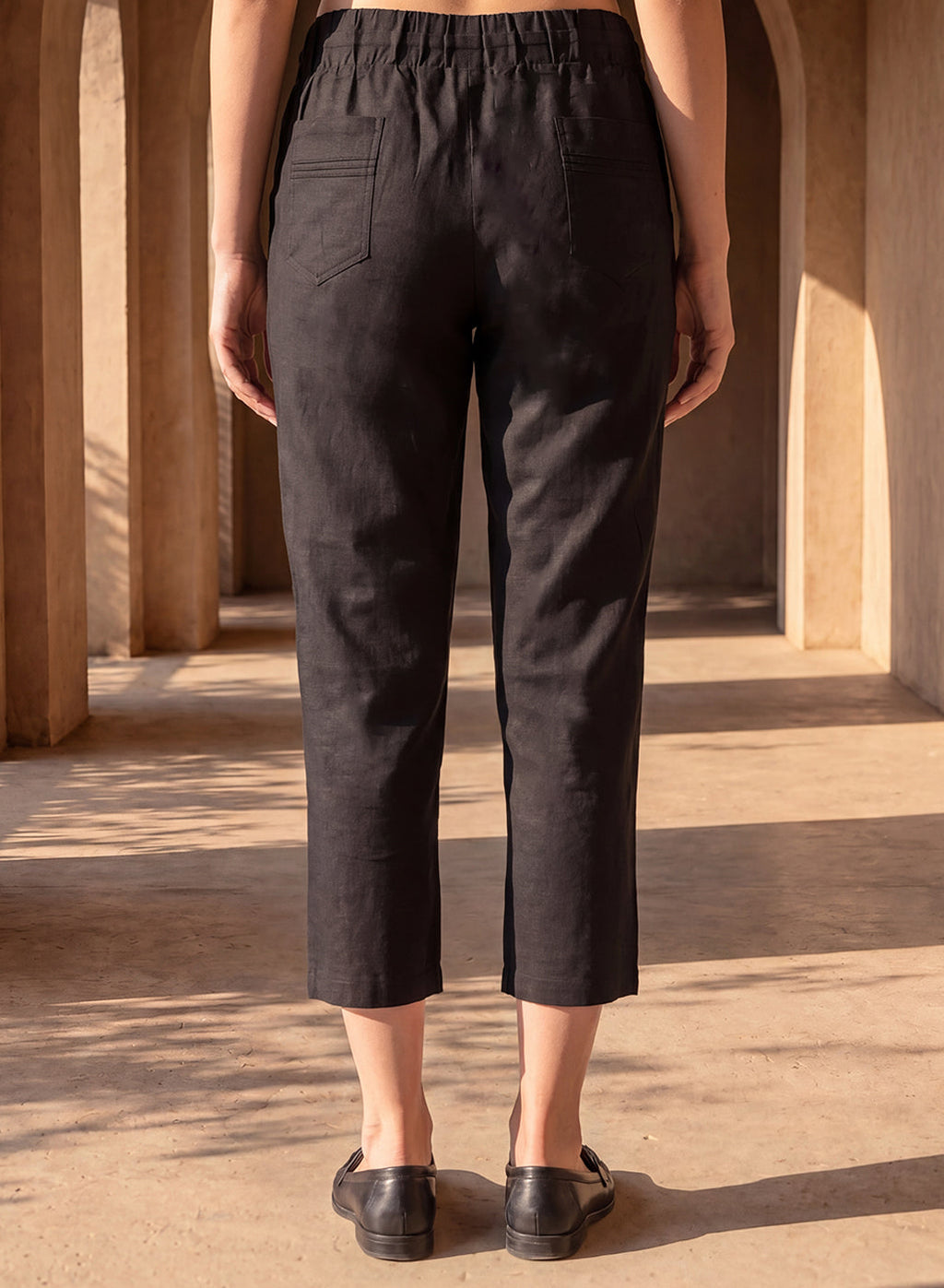 Black Cotton Blend Regular Fit Capris