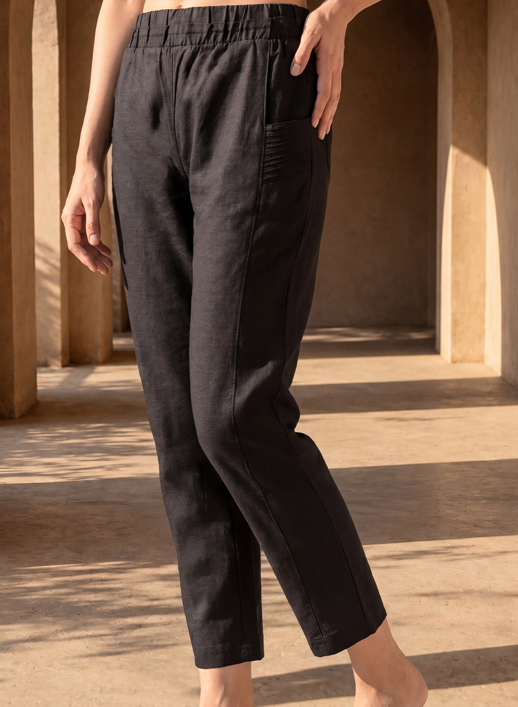Black Cotton Blend Regular Fit Capris