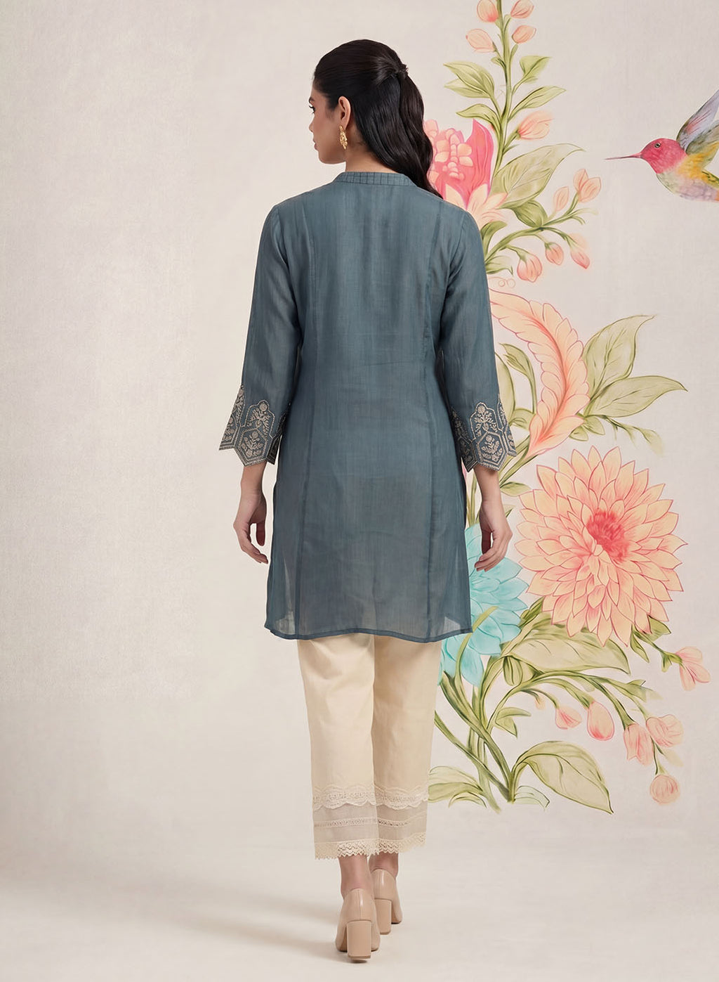 Akshi Teal Embroidered A-line Linen-blend Tunic