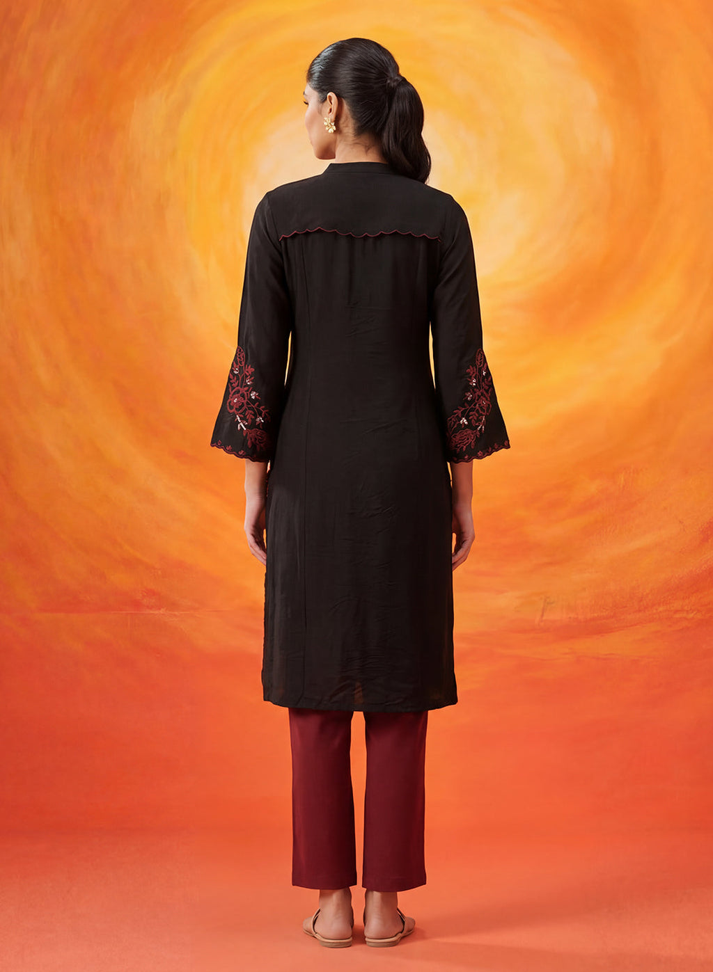 Surma Black Embroidered Straight Kurta