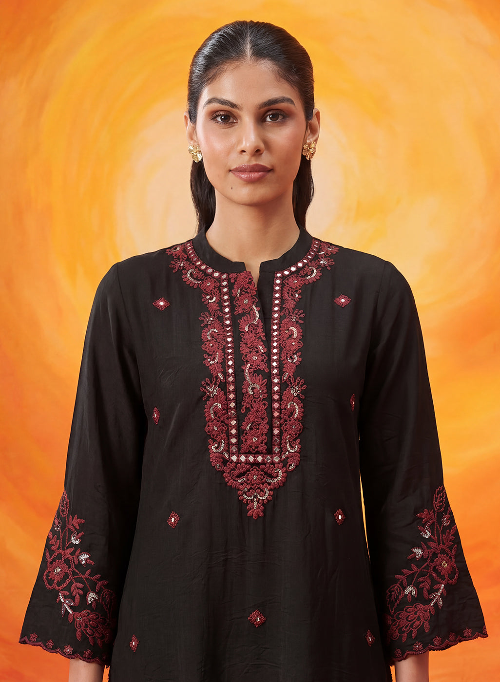 Surma Black Embroidered Straight Kurta