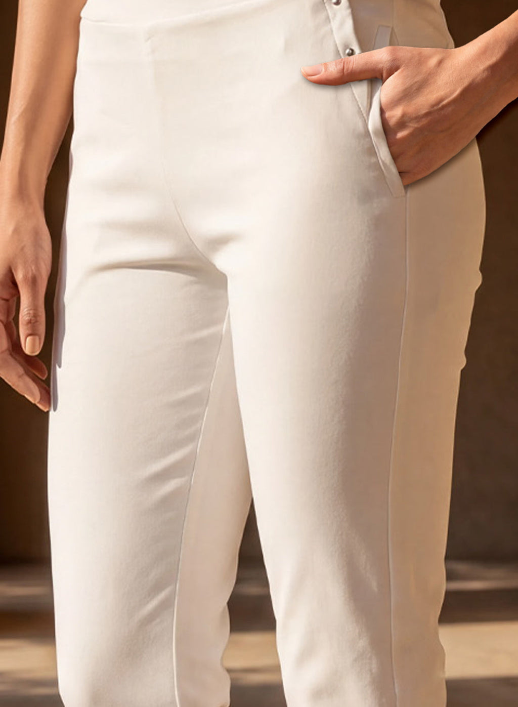 White Straight Fit Cotton blend Capri
