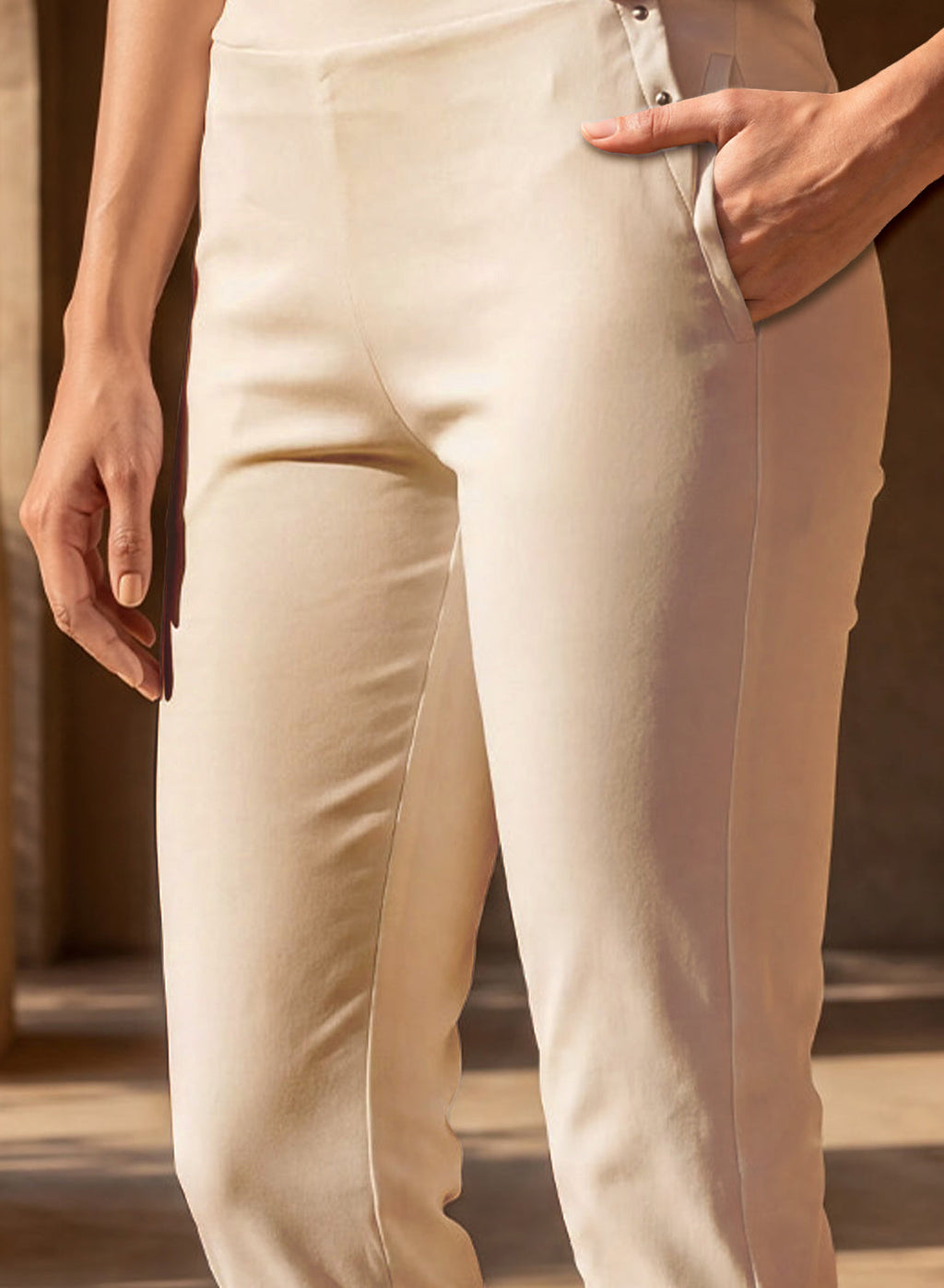 Ivory Straight Fit Cotton blend Capri