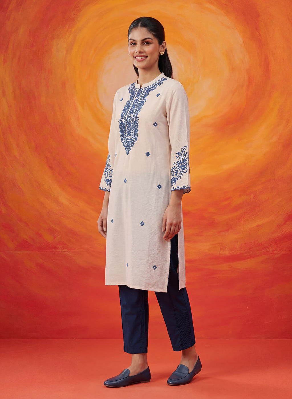 Surma Ivory Embroidered Straight Kurta