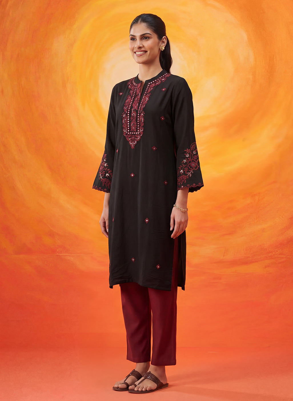 Surma Black Embroidered Straight Kurta
