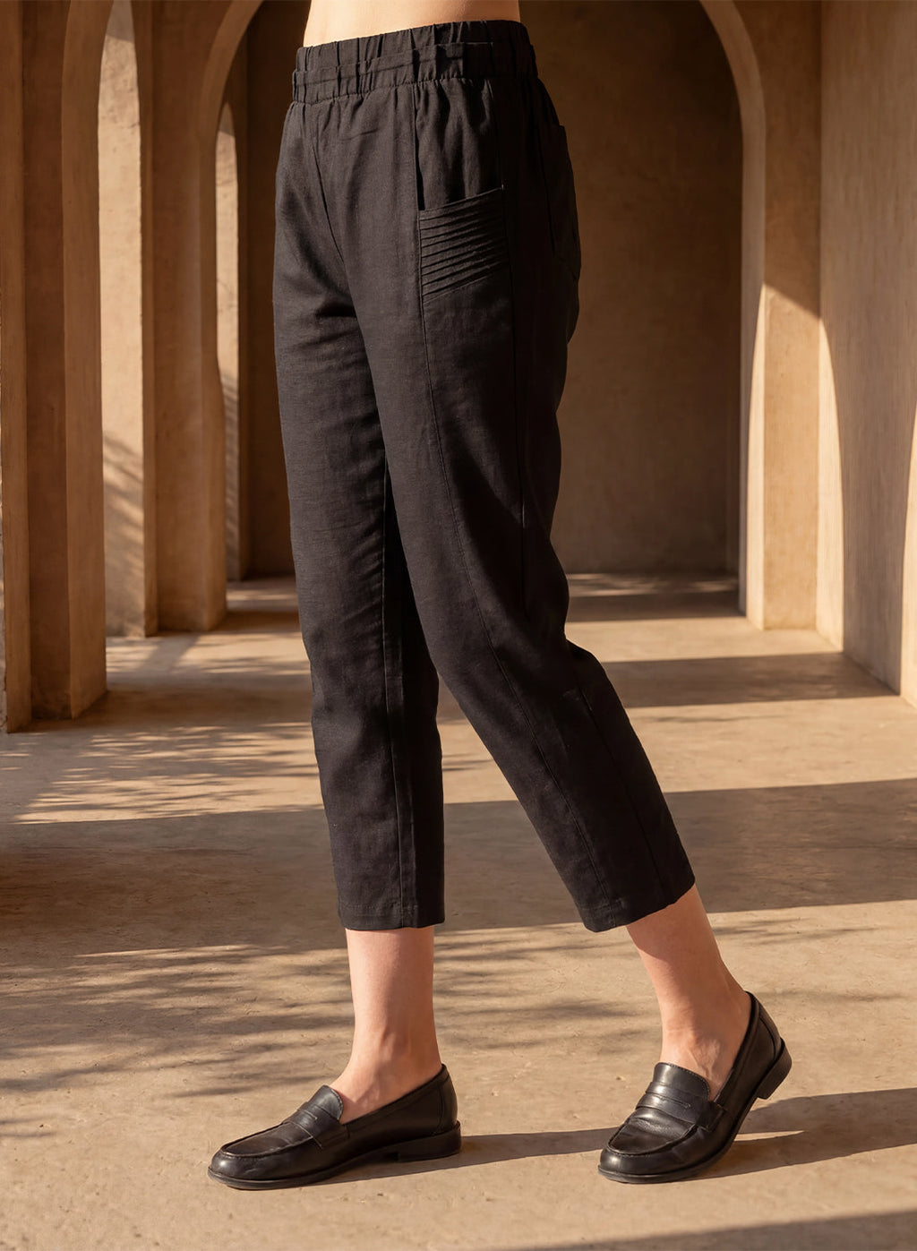 Black Cotton Blend Regular Fit Capris
